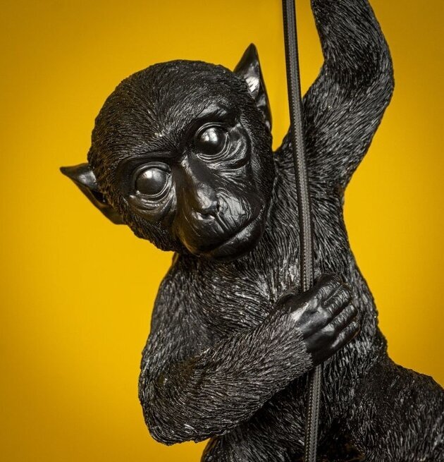 Taklampa Chip Svart från Werner Voss med klättrande apa