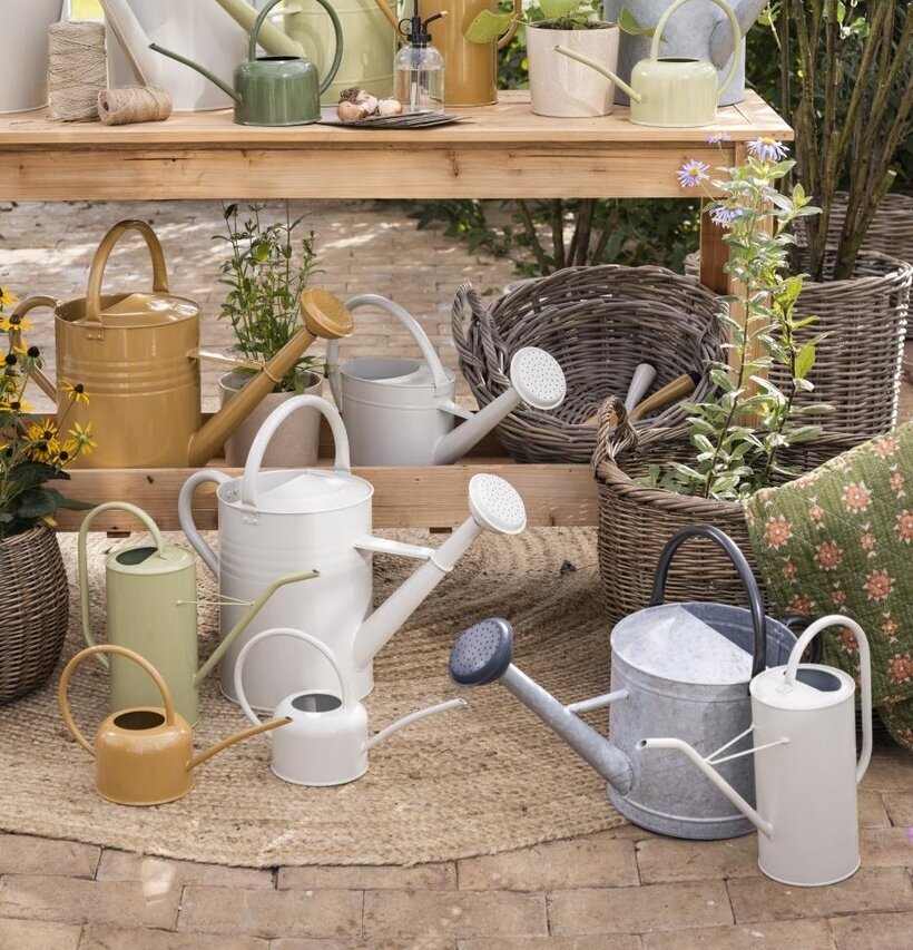 Vattenkanna Kit 2.7 Liter från IB Laursen i trädgårdsmiljö