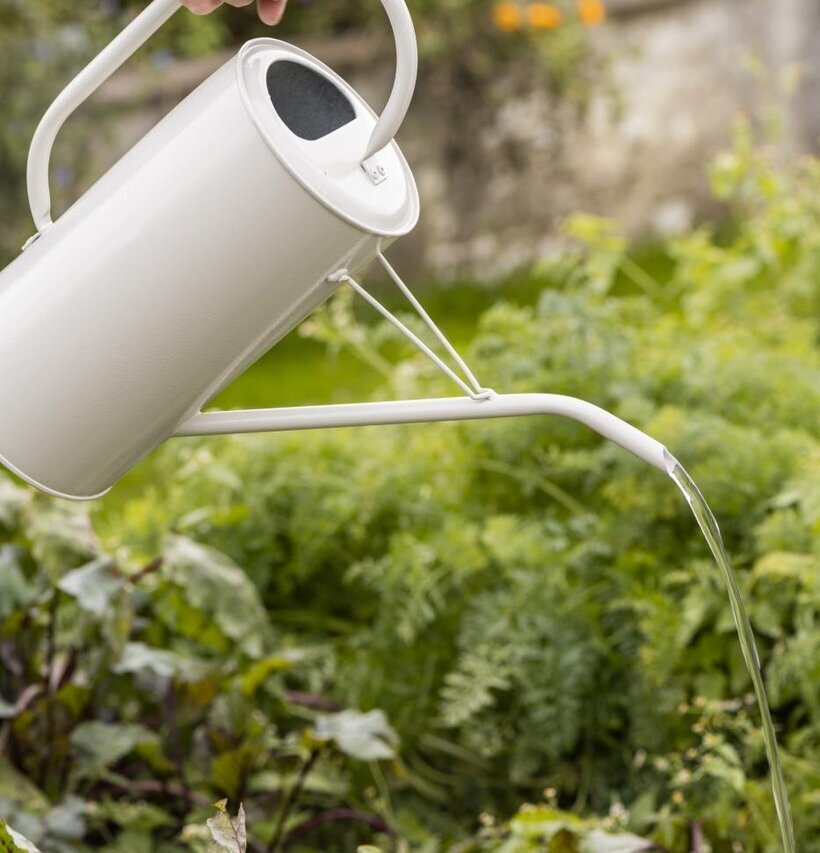 Vattenkanna Kit 2.7 Liter från IB Laursen i användning