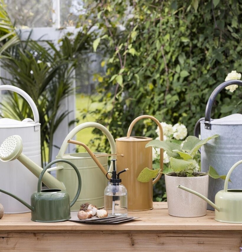 Vattenkanna Clay 2.7 Liter från IB Laursen i trädgårdsmiljö