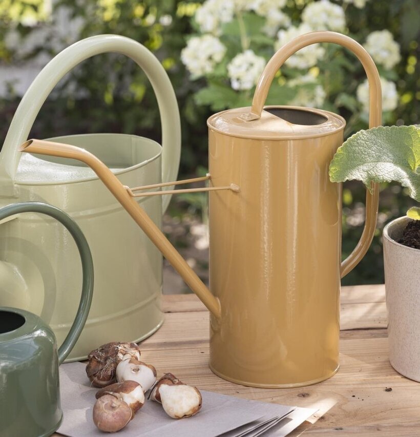 Vattenkanna Clay 2.7 Liter från IB Laursen på träbord