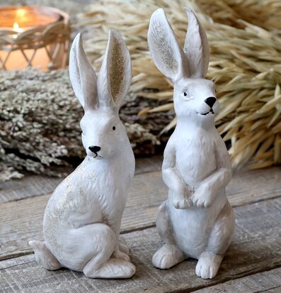 Bild av dekorativa kaniner med glitter och ljus