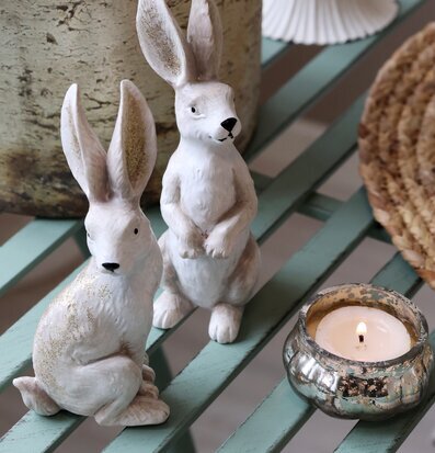 Bild av elegant arrangemang med dekorativa kaniner