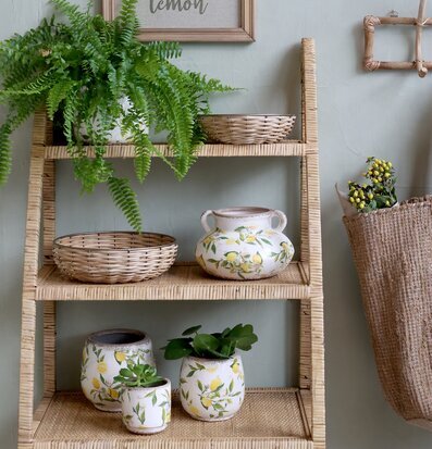 Bild av lantlig inredning med citron- och rottingtema