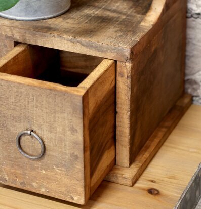 Foto av rustik trähylla med naturlig och tidlös design