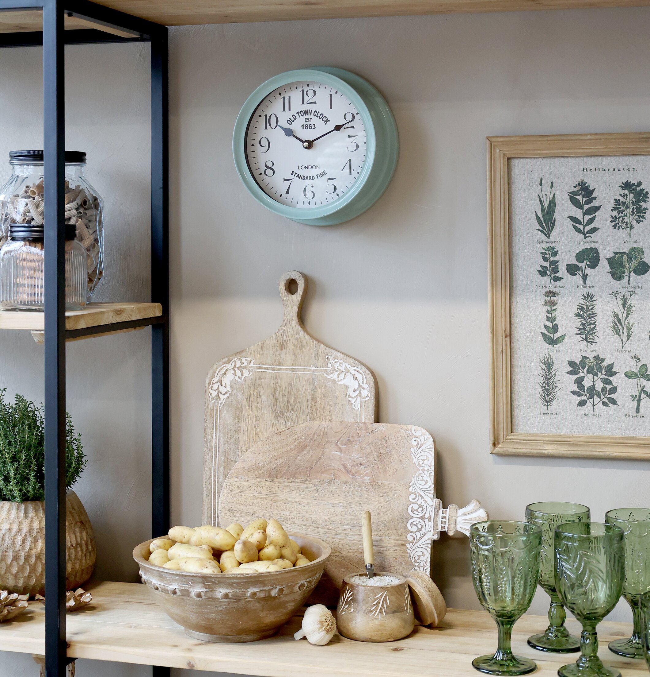 Tapasbräda Tours Natur från Chic Antique i rustik köksmiljö