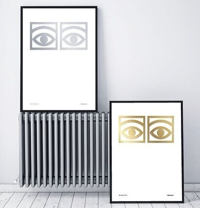 Affisch Ögon Cacao Guld från Olle Eksell med svart ram