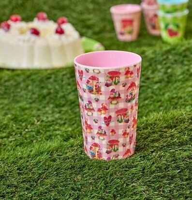 Bild av färgglad mugg med fantasifullt tomtemotiv