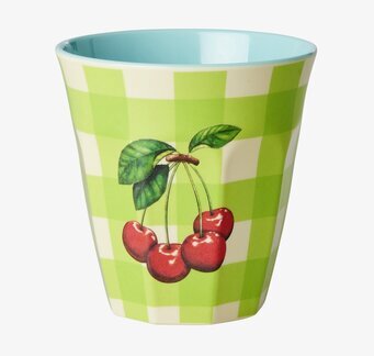 Bild av färgglad mugg med körsbärsmönster och rutigt