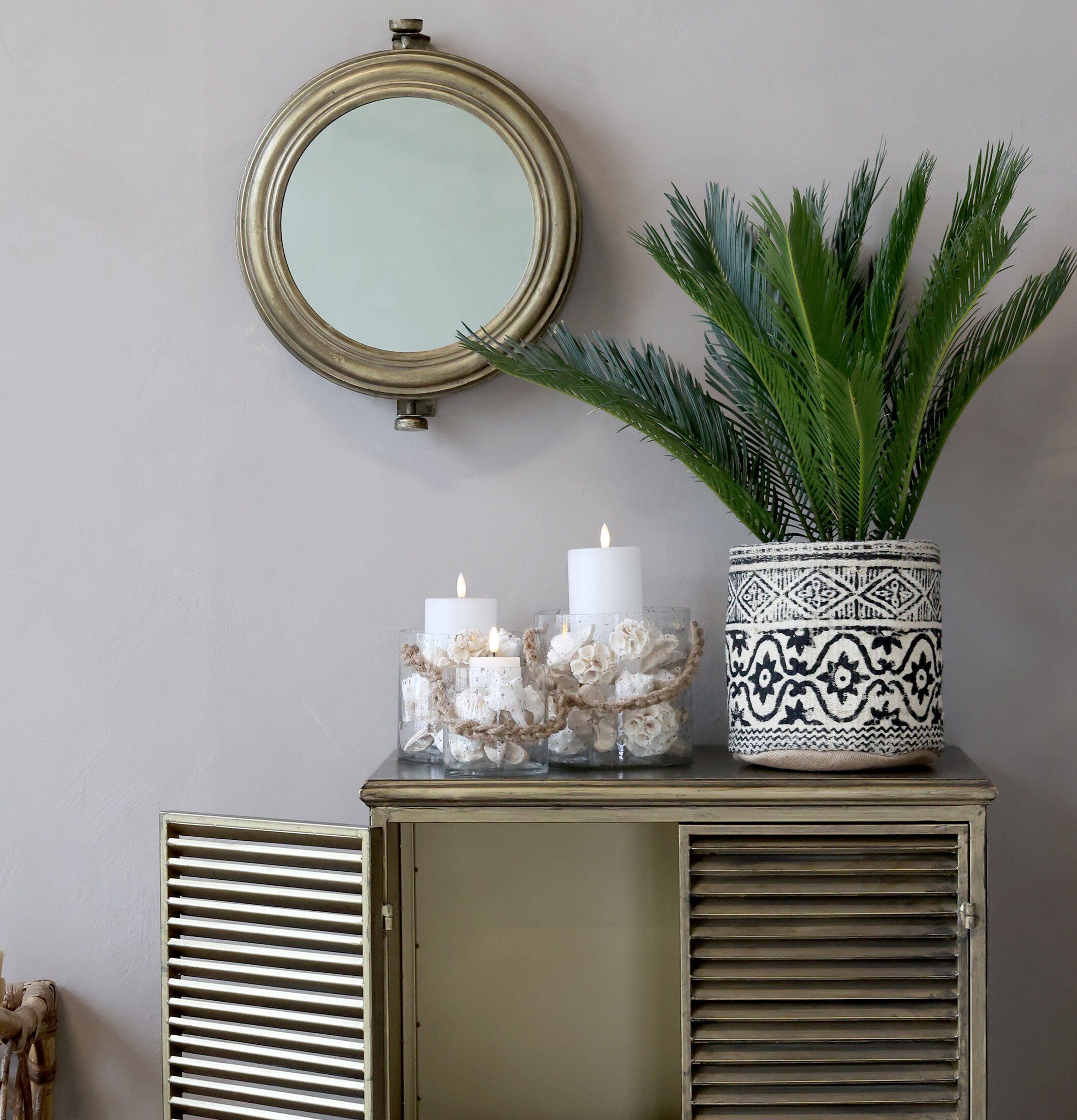 Väggspegel Antik Mässing från Chic Antique i rustik miljö