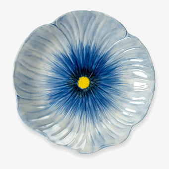 Bild av en elegant blå porslinsassiett med blommönster