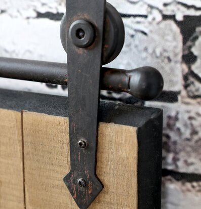 Bild av rustik väggskylt med industriell design