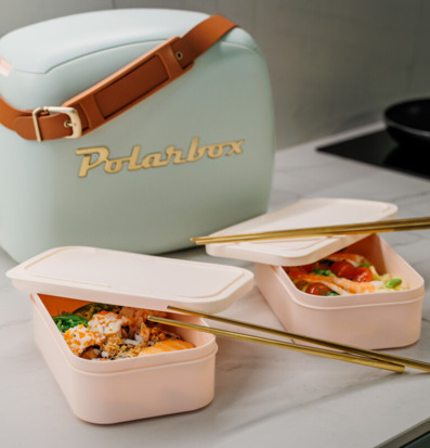 Foto av stilfull kylväska i modern köksmiljö