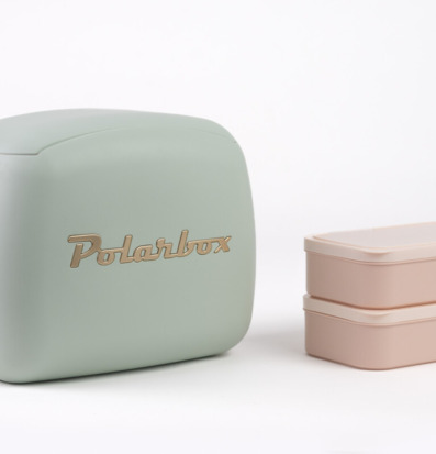 Bild av stilren kylväska med matchande matlådor