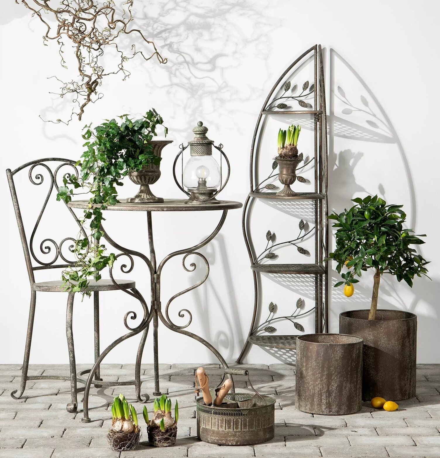 Hörnhylla Metall Grön från A Lot Decoration med växter