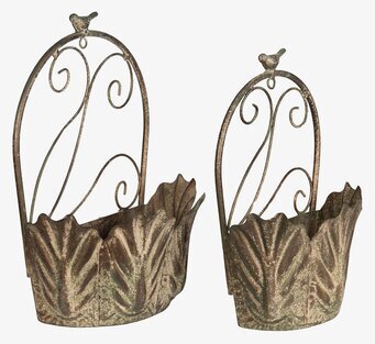 Bild av två väggamplar i metall och antik grön färg