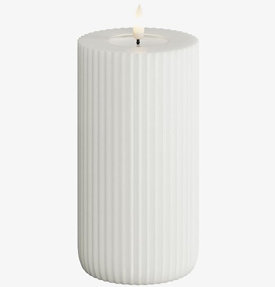 Solid Stripe Candle Vit 15cm från Deluxe Homeart i vit miljö