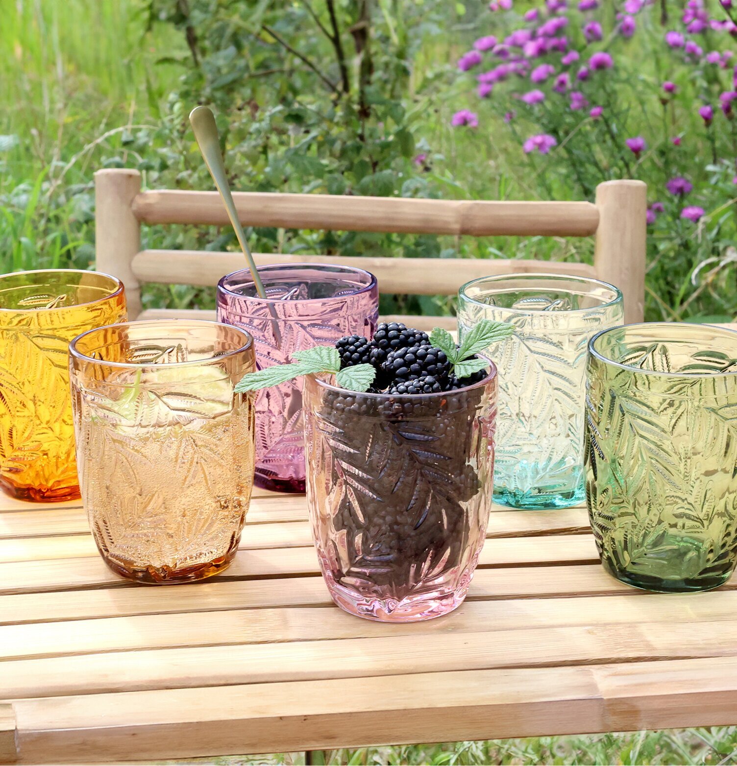 Saint-Émilion Glas Med Mönster från Chic Antique på träbord