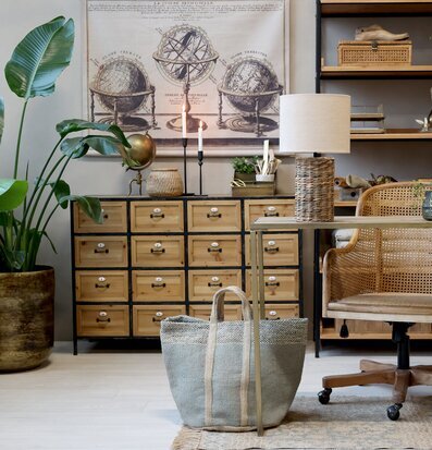 Bild av stilrent arbetsrum med vintage detaljer