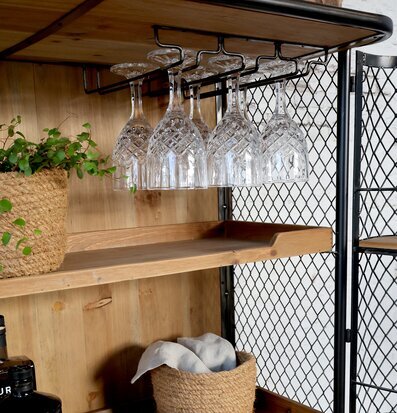 Bild av elegant och funktionell serveringsvagn