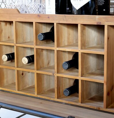 Bild av elegant och funktionell barskåp/serveringsvagn