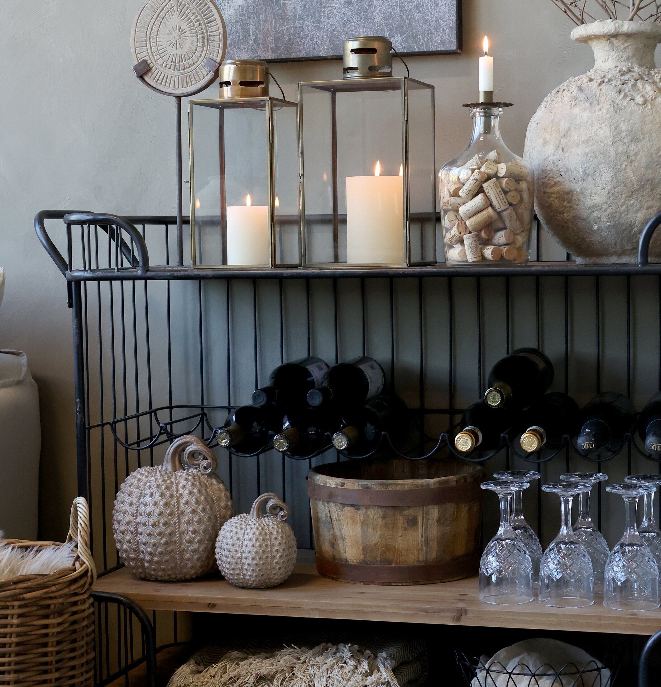 Gammal Postvagn Med Vinhylla från Chic Antique i rustik stil