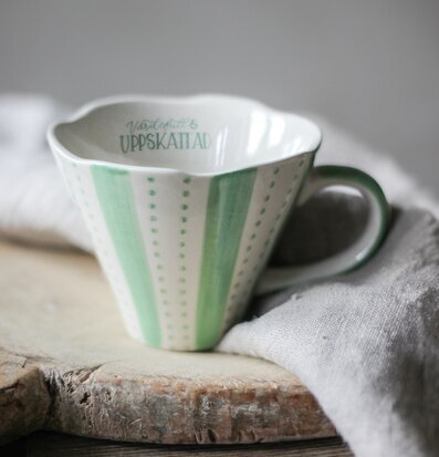 Bild av keramikmugg med harmonisk och unik design