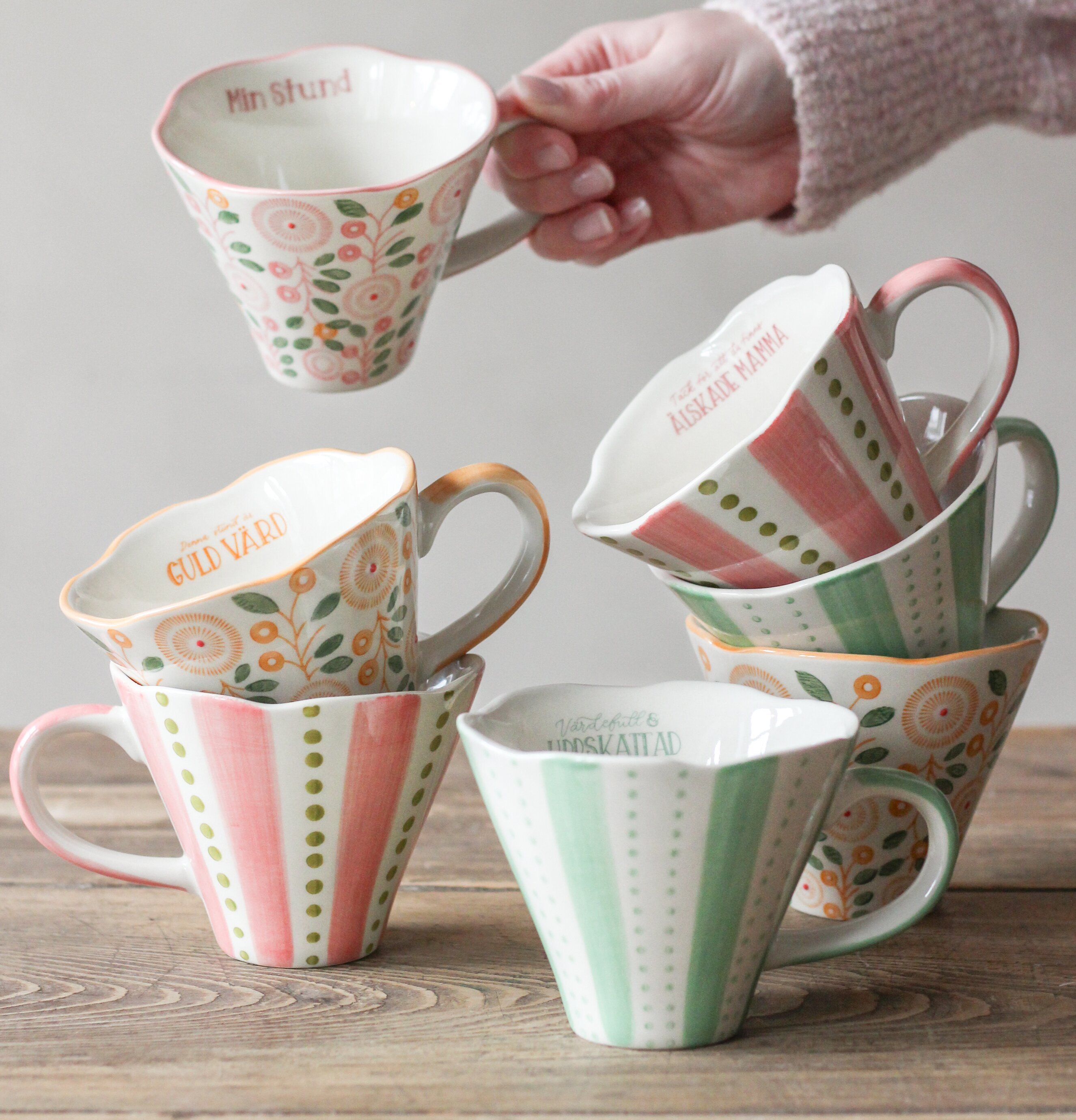Mugg - Uppskattad & Värdefull från Majas Cottage på träbord