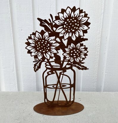 Bild av dekorativ metallskulptur med solrosmotiv