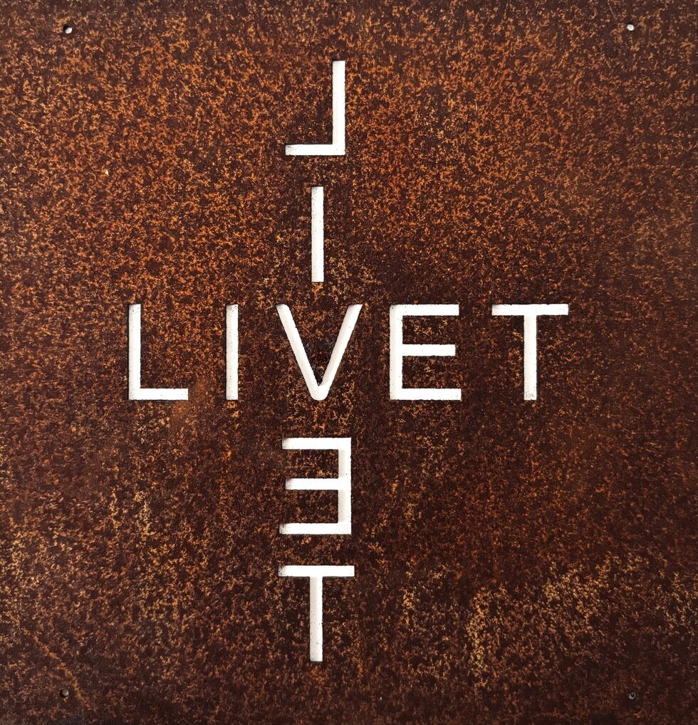 Skylt Livet (armeringsnät) från Lind Decoration, rostig patina