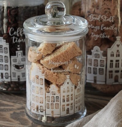 Bild av elegant glasburk med hemtrevligt budskap