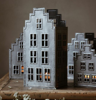 Bild av dekorativa ljushus i rustik och nostalgisk stil