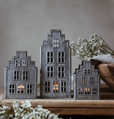 Bild av dekorativa ljushus med rustik och elegant stil