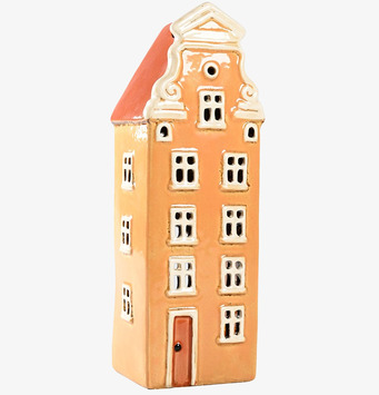 Foto av charmig ljuslykta i form av nordiskt hus