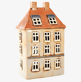 Bild av dekorativ ljuslykta formad som ett hus