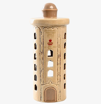 Bild av elegant beige ljuslykta med genombrutna fönster