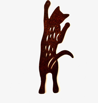 Bild av dekorativ metallfigur formad som klättrande katt