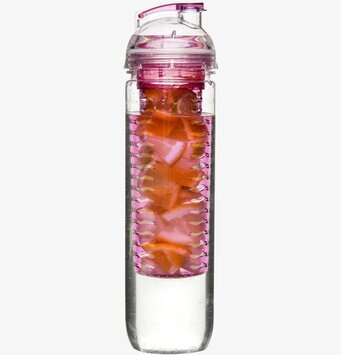 Bild av rosa flaska med fruktkolv och citrusfrukter