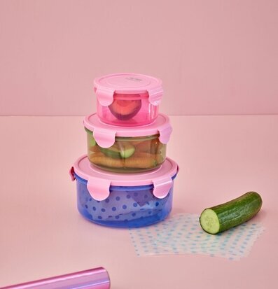 Bild av färgglada plastburkar för livsmedelsförvaring