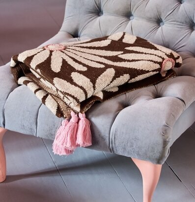 Bild av harmonisk fåtölj med elegant bomullsfilt