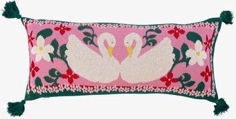 Bild av dekorativ kudde med svanar och blommor