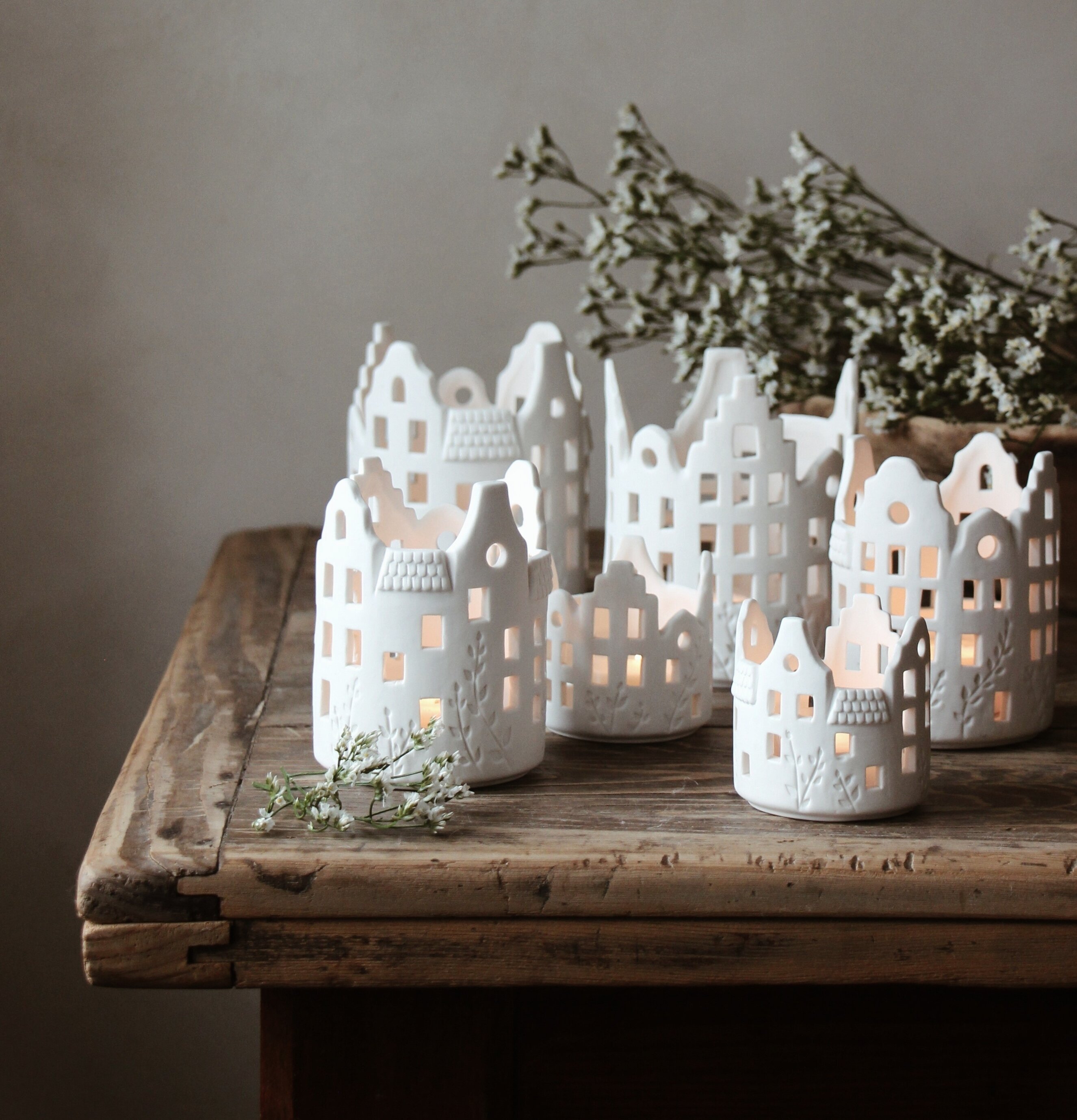 Ljushus Jardin Liten från Majas Cottage på rustikt träbord