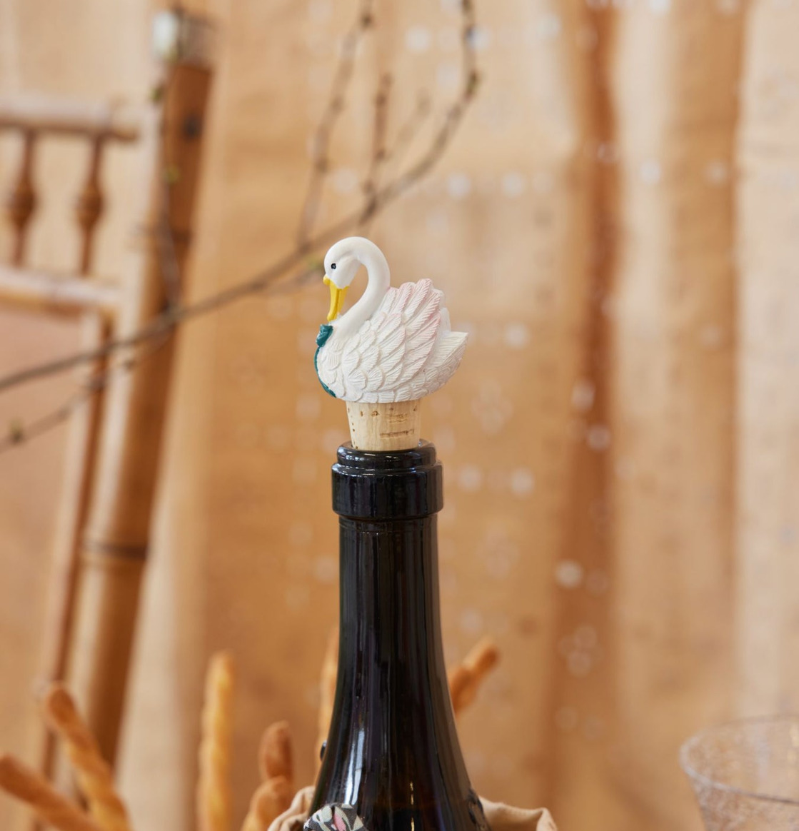 Vinkork Svan från Rice med vit svan och detaljerade fjädrar