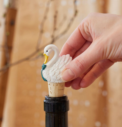 Bild av elegant vinkork formad som en svan