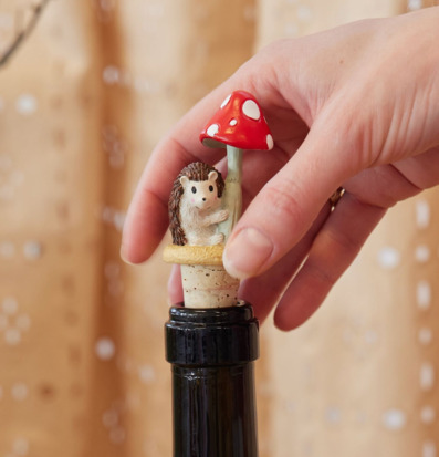 Bild av dekorativ vinkork med igelkott och flugsvamp