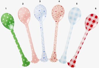 Bild av färgglada akrylskedar i olika mönster