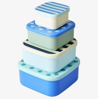 Bild av staplade rektangulära plastburkar i olika färger