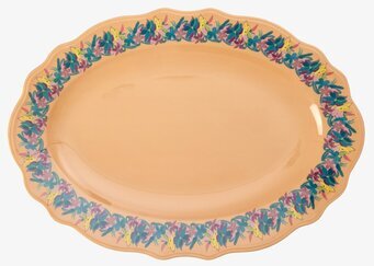 Bild av elegant serveringsfat med blommigt mönster