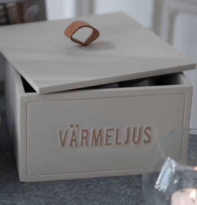 Bild av rustik trälåda för värmeljus och inredning