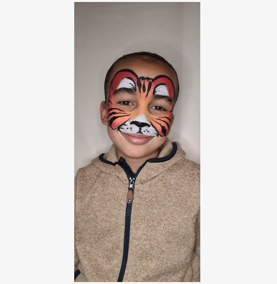 Pojke målad som tiger med Split Cake - Röd, Orange & Gul Snazaroo